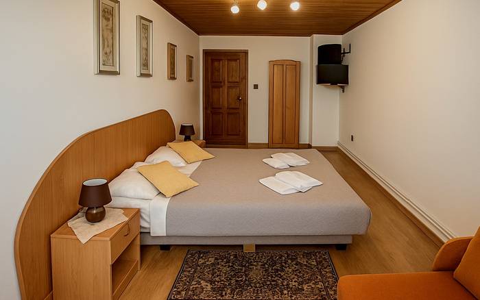 Chata Jozefína - pravá strana