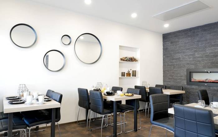 Restaurace, snídaňový bar, obchod v Campingu Rožnov