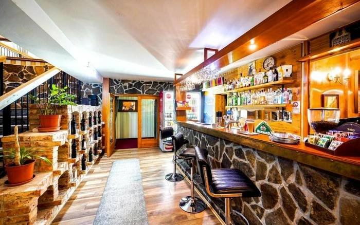 Filip Wellness Apartman, beltéri medence