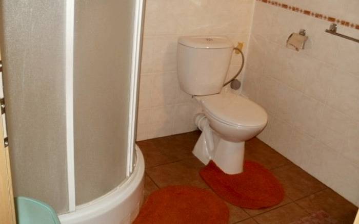 sprchovací kút a WC na každej izbe