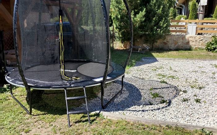 Trampolína