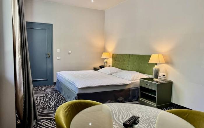JUNIOR SUITE