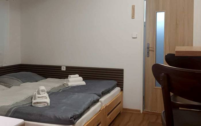 Pokoj 5 - dvoulůžkový pokoj s vlastní kuchyní a koupelnou