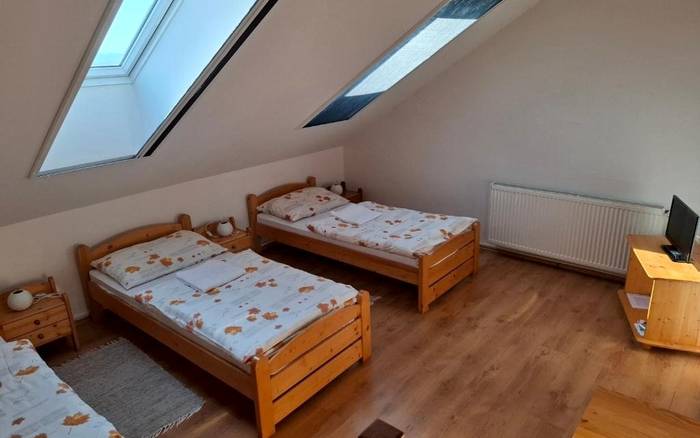 Trojlôžková izba