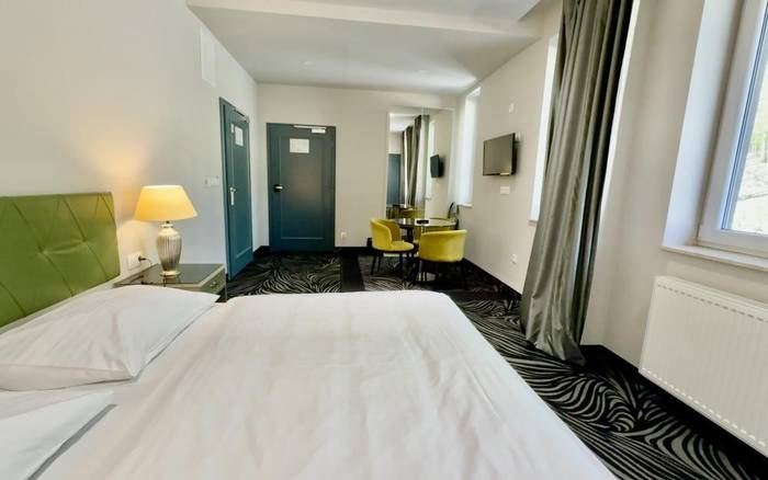 JUNIOR SUITE