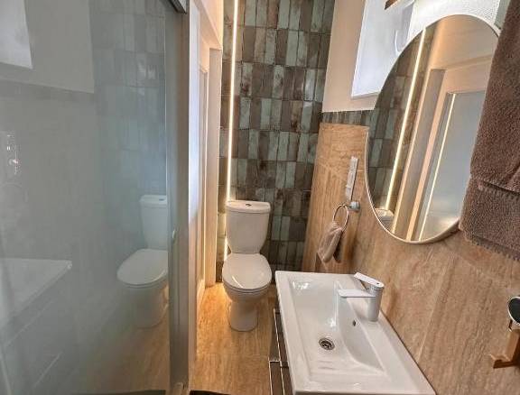 Dvojlôžková izba Deluxe so sprchovacím kútom