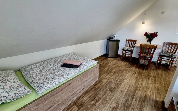 13. Pokoj pro dvě až tři osoby, první patro