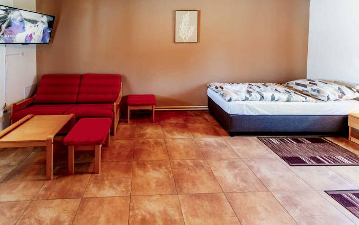 Dvoulůžkový pokoj Deluxe s manželskou postelí v budově restaurace