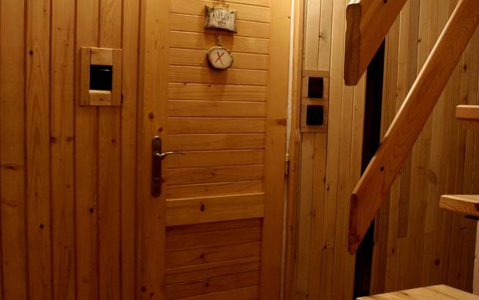 Chodba a vstup do kupeľne z apartmánu