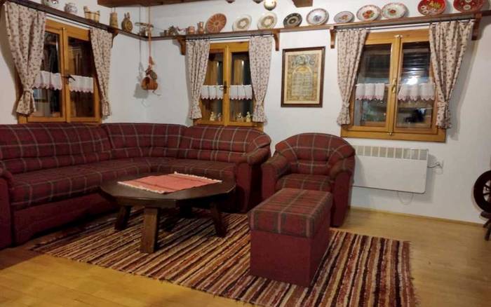 Obyvačka vo väčšom apartmáne 