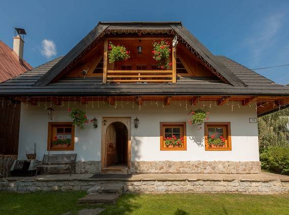 Хатина біля струмка Зазріва