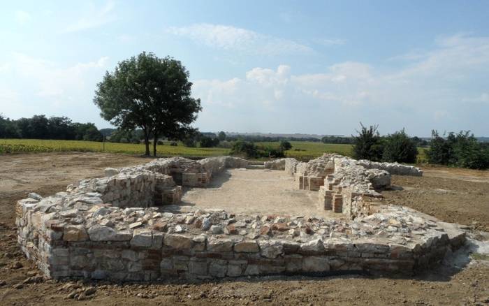 The ruins of the church in Podhorany