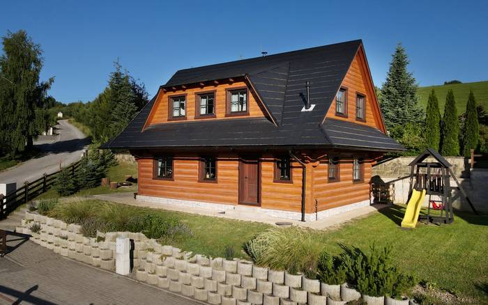 exteriér s ihriskom