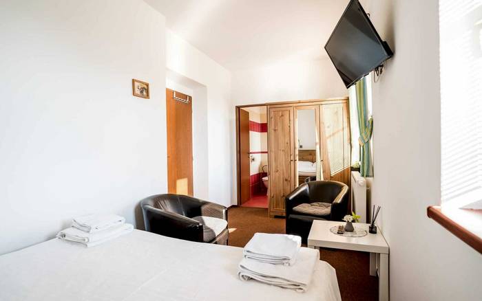 Dvoulůžkový pokoj s manželskou postelí