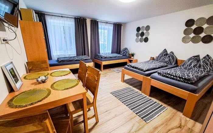 8-lůžkový apartmán ve dvoře