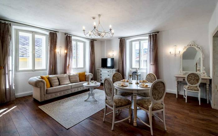 Zámecké apartmá s vlastní ložnicí