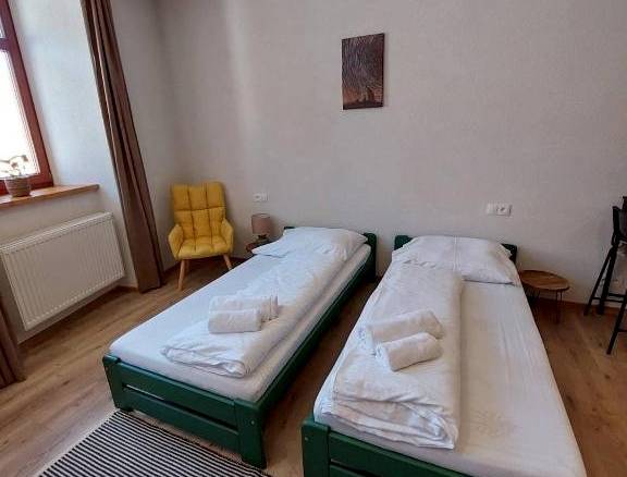 Izba s 2 oddelenými posteľami