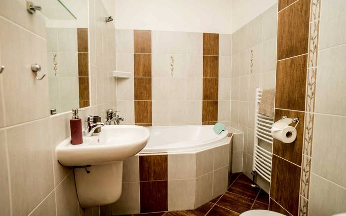 Dvoulůžkový pokoj s manželskou postelí