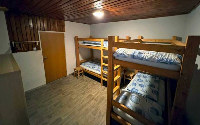 Čtyřlůžkový pokoj se společnou koupelnou