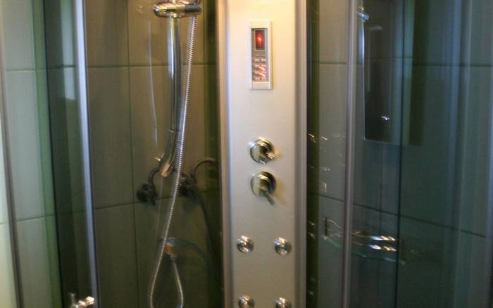 Kúpelňa so sprchovým boxom