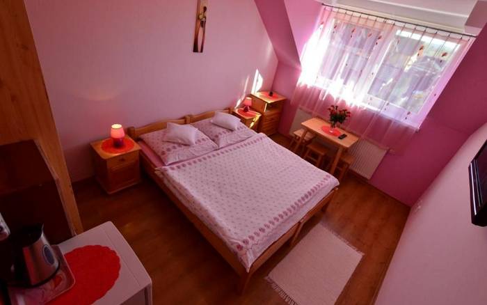 Ružová štvorlôžková rodinná izba