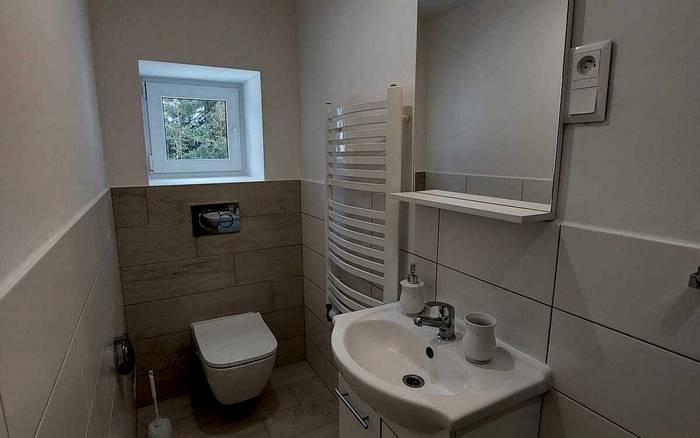 Štvorlôžková izba s kúpeľňou, manželská + poschodová posteľ