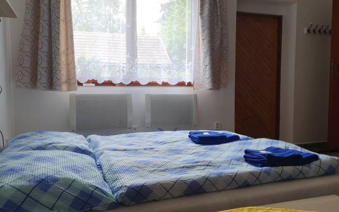 Dvojlôžkový apartmán so súkromným vchodom