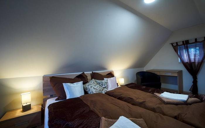 Nice, dvoulůžkový samostatný domeček s terasou