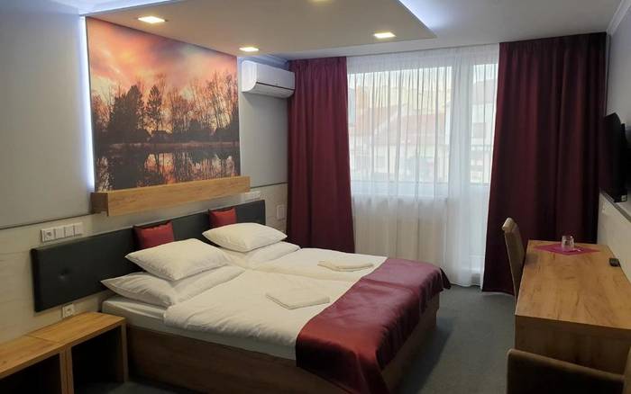 Dvoulůžkový pokoj DELUXE s přistýlkou klima + balkon