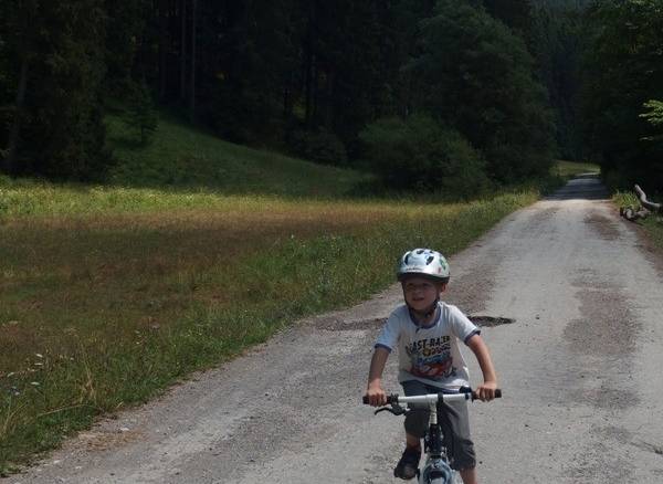 S deťmi na bicykloch Belianskou dolinou