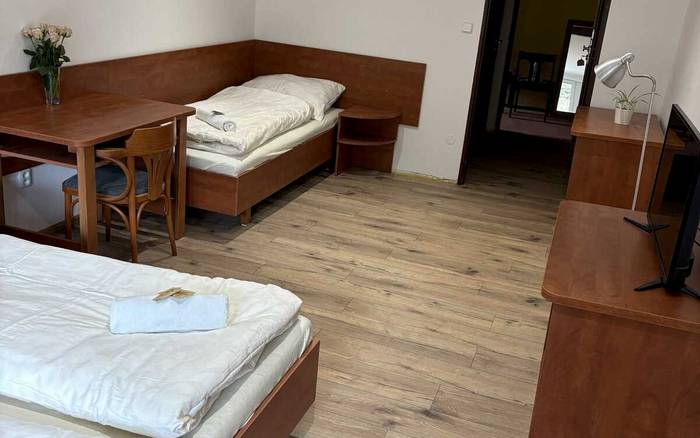 Třílůžkový pokoj s balkónem, Čtyřlůžkový pokoj s balkónem
