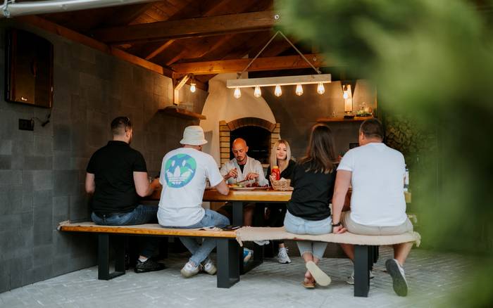 Котедж Azarka з джакузі та сауною