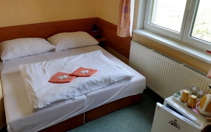 Dvoulůžkový pokoj s manž. postelí a vlastní koupelnou