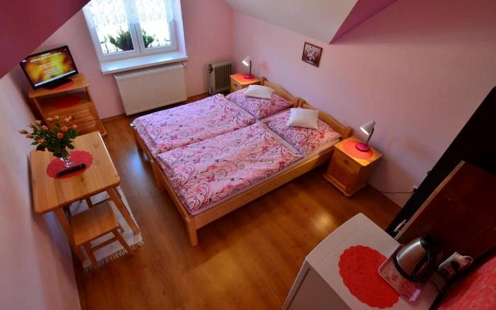 Ružová štvorlôžková rodinná izba
