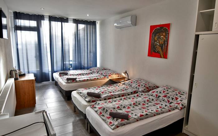 Izba č. 9 štvorlôžková bez kuchynky s terasou na prízemí