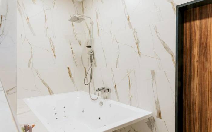 masážní vana v královském pokoji