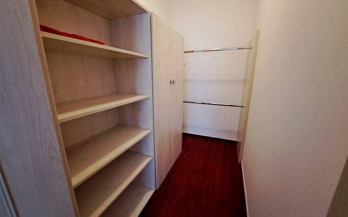 Apartmány CROCUS šatník