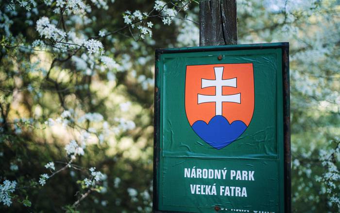 Obec Liptovské Revúce je z jednej strany obklopená Národným parkom Veľká Fatra a z druhej strany Národným parkom Nízke Tatry.