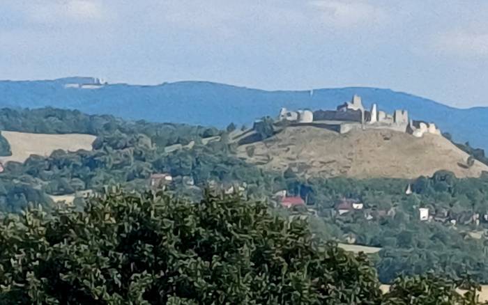 hrad Branč v pozadí vľavo Bradlo