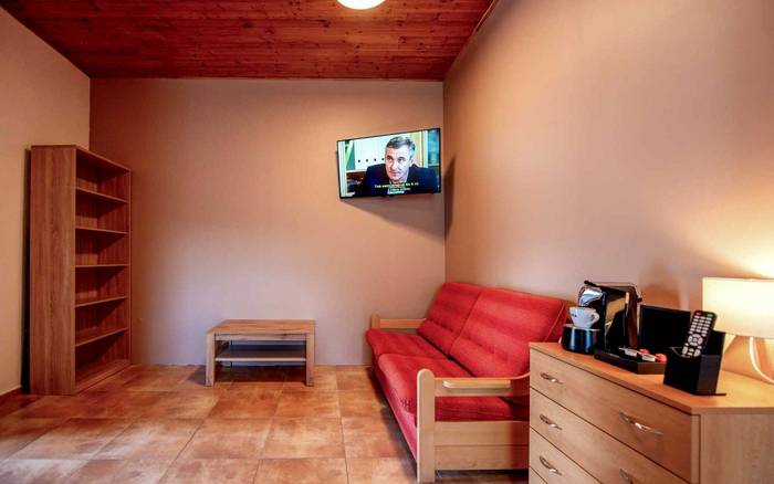 Dvoulůžkový pokoj Deluxe s manželskou postelí v budově restaurace