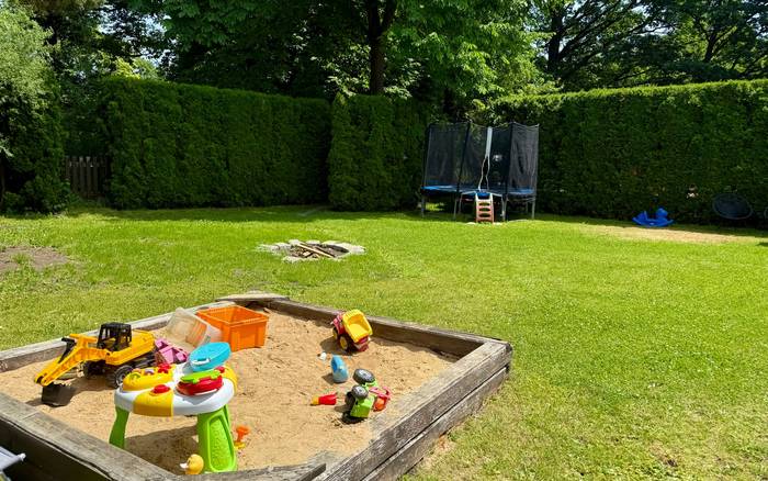 Ház a kastélyparkban