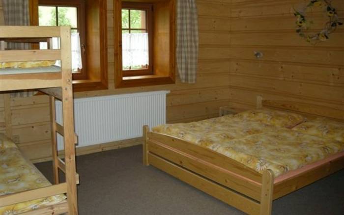 Čtyřlůžkový pokoj s poschoďovou postelí