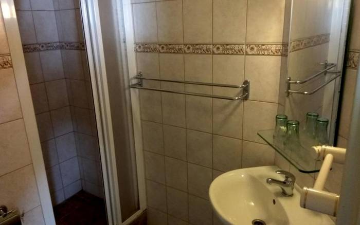 Dvoulůžkový pokoj s manž. postelí a vlastní koupelnou
