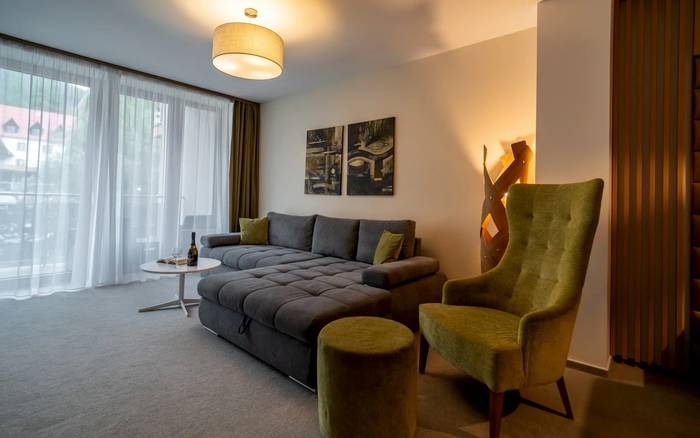 D317