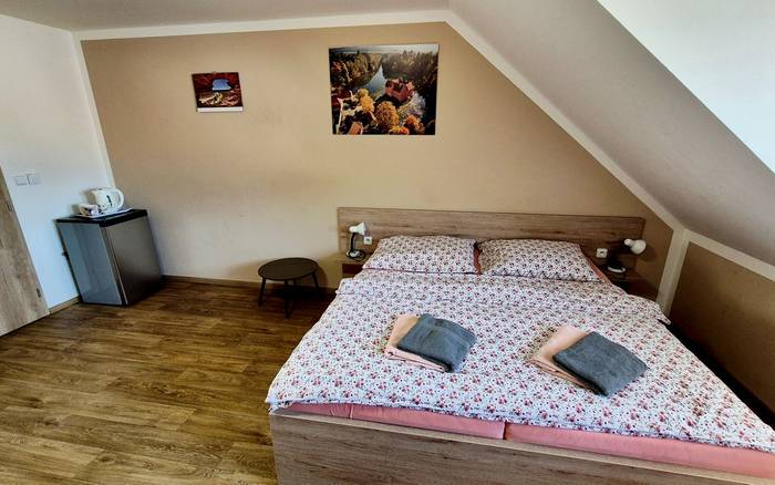 9. Pokoj pro dvě až tři osoby, první patro