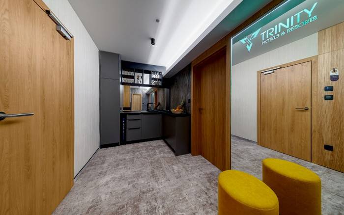 Business apartmán s balkónom, prístelkou a s výhľadom do areálu