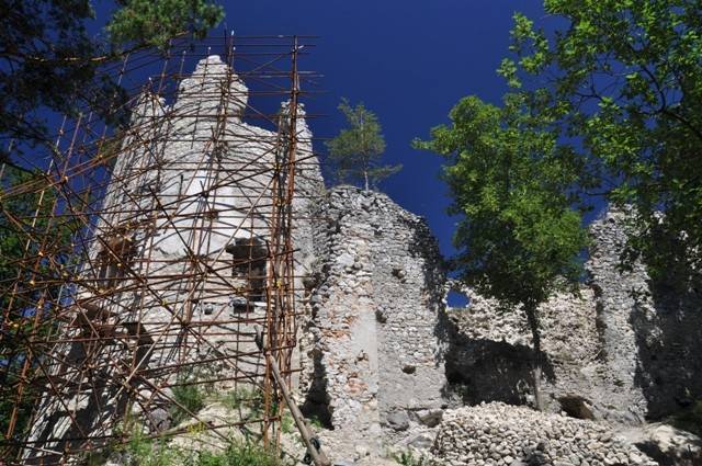 Blatnický hrad nad Gaderskou dolinou