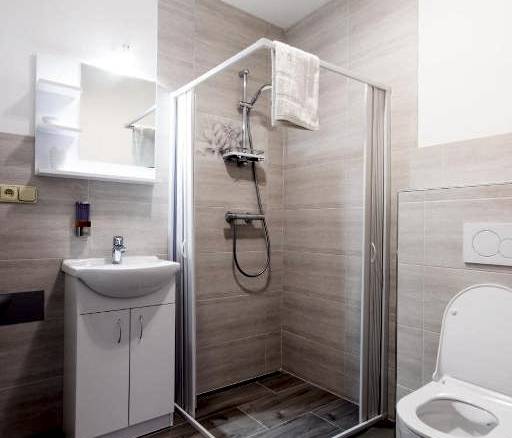 Čtyřlůžkový apartmán s palandou a přistýlkou č. 1