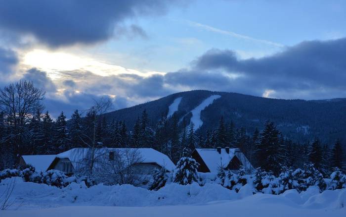 Podvečerní pohled na skiareál Herlíkovice