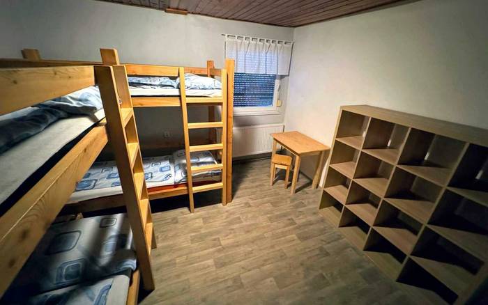 Čtyřlůžkový pokoj se společnou koupelnou